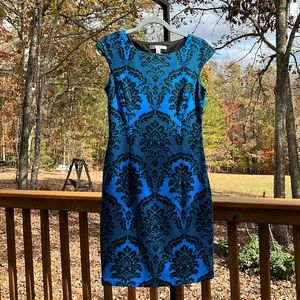 Maggie London dress size 6 sleeveless, blue/black